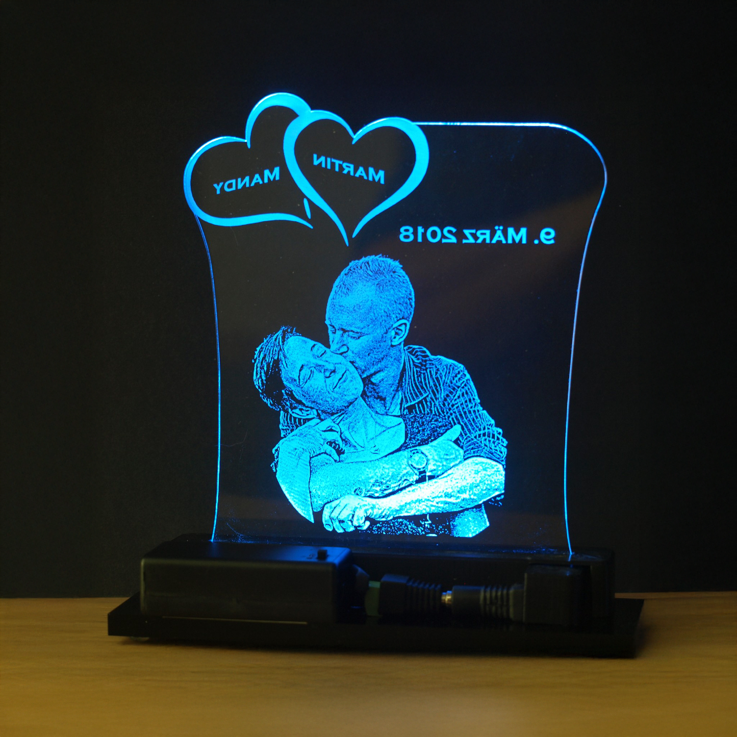 Acrylglas mit Text-/Fotogravur und LED-Beleuchtung