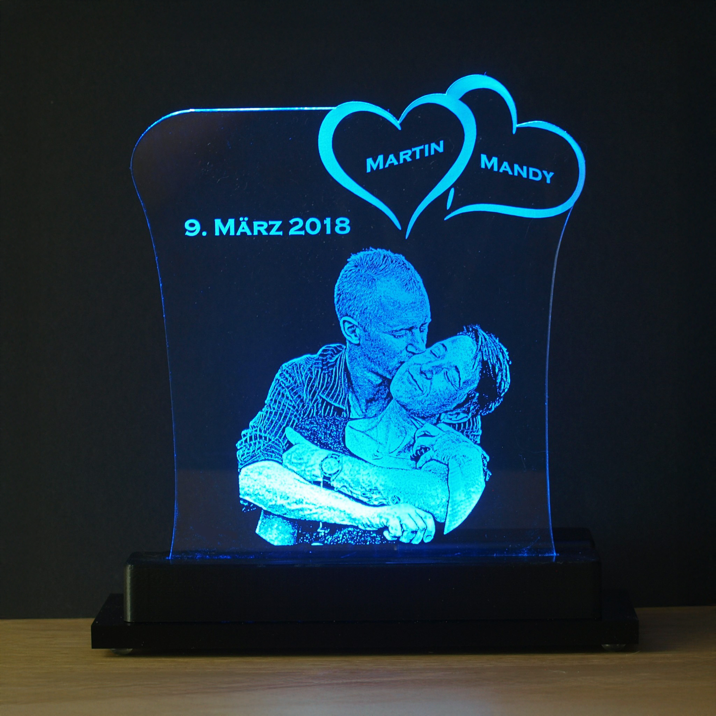 Acrylglas mit Text-/Fotogravur und LED-Beleuchtung