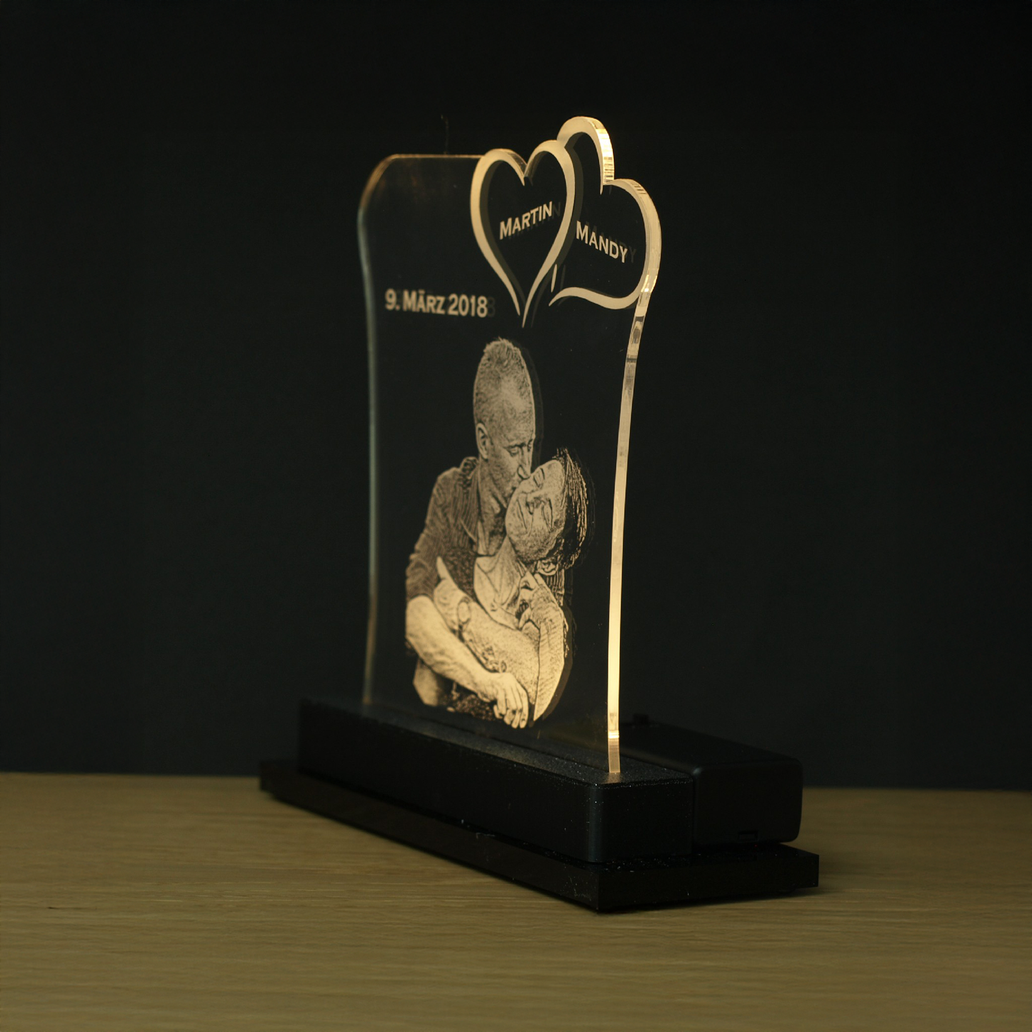 Acrylglas mit Text-/Fotogravur und LED-Beleuchtung