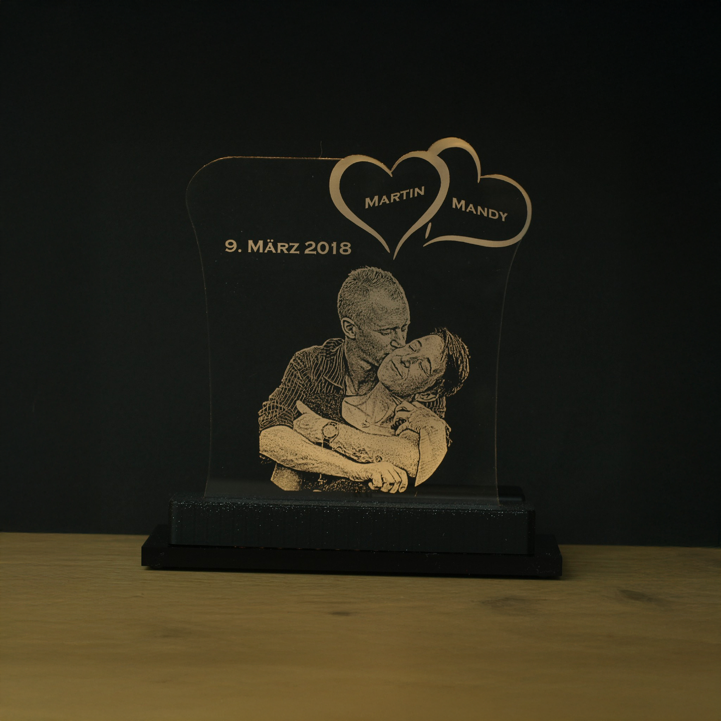 Acrylglas mit Text-/Fotogravur und LED-Beleuchtung