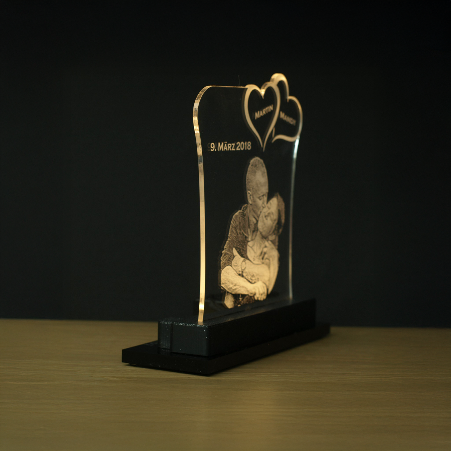 Acrylglas mit Text-/Fotogravur und LED-Beleuchtung