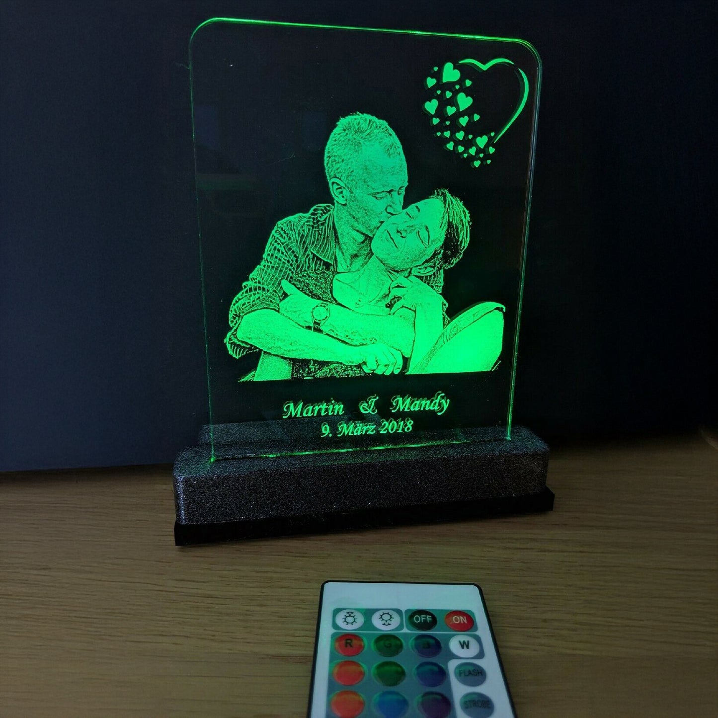 Acrylglas mit Text-/Fotogravur und RGB Farbwechsel LED-Beleuchtung