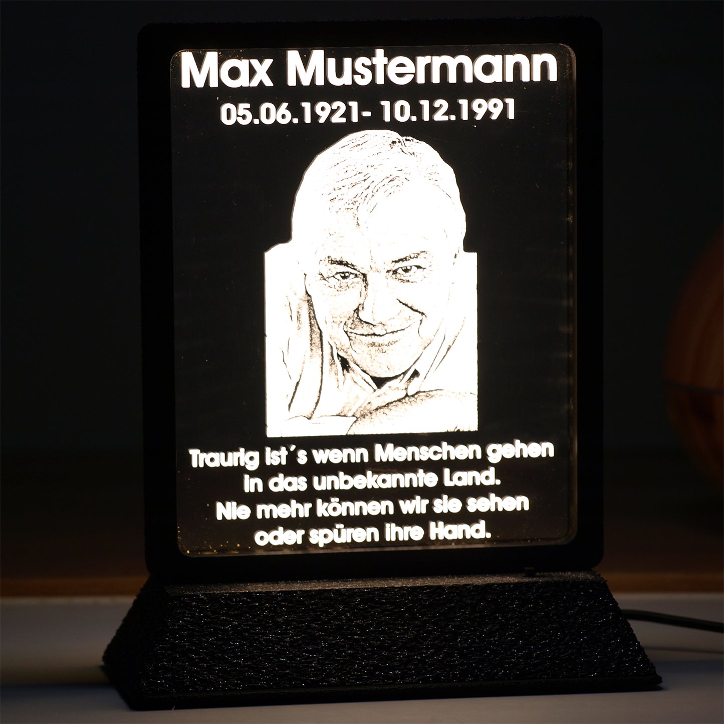 Gedenktafel Acrylglas im Rahmen mit LED Beleuchtung Fotogravur