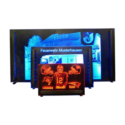 Drei beleuchtete Acrylbilder in verschiedenen Größen