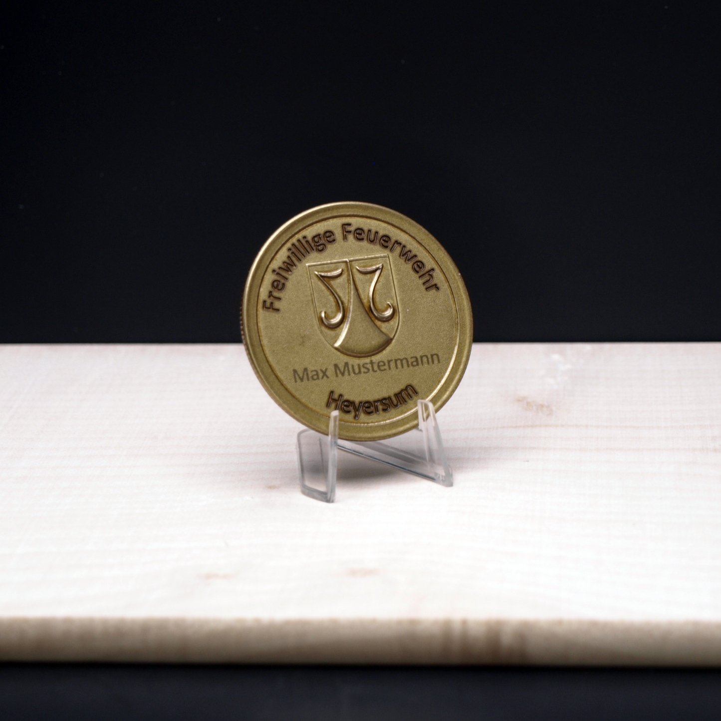 Münze mit Tiefen- und Oberflächengravur